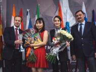 FIDE-Präsident Arkadij Dworkowitsch mit Ju Wenjun und Katerina Lagno