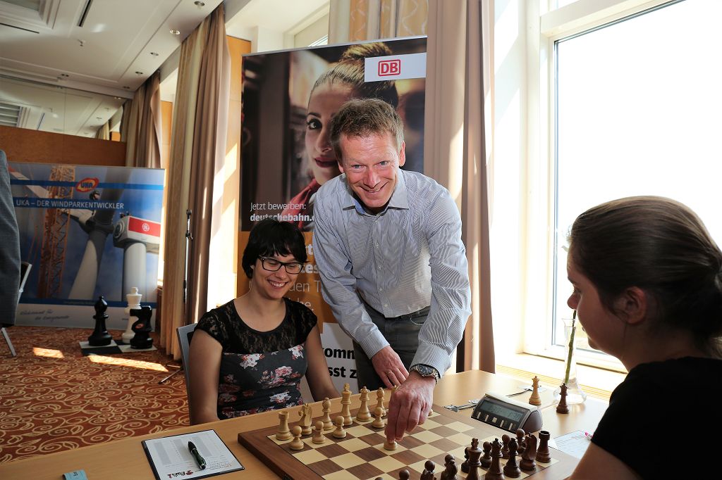 Erfurter Frauenschachfestival mit prominenten Besuch gestartet