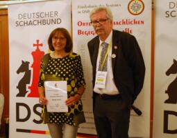 Deutsche Seniorenschnellschachmeisterin – 65+ Beate Krum (SG Heidelberg-Kirchheim) und Seniorenreferent Wolfgang Block
