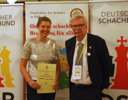 Deutsche Seniorenschnellschachmeisterin – 50+ WFM Dr. Anita Stangl (SC Starnberg); Seniorenreferent Wolfgang Block