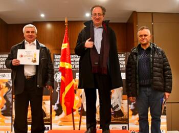 Siegerehrung Senioren: 2. Kiril Georgiew (Nordmazedonien), 1. Boris Gelfand, 3. Alexander Husman (beide Israel)