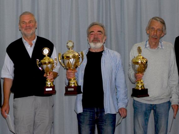 DSB-Seniorenreferent Helmut Escher, Dr. Bernd Baum, Ryhor Isserman, Bernhard Schippan und Hauptschiedsrichter Matthias Möller
