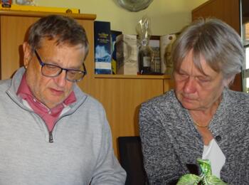 Rüdiger Eisenbrand (Bürgemeister Apolda) und Ingrid Lauterbach (DSB-Präsidentin) bei der Unterzeichnung des Vertrages