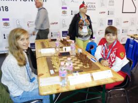 Luisa Bashylina in Runde 7 gegen Veronika Schubenkowa
