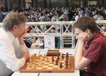 GRENKE Chess-Open 2016: Matthias Blübaum (rechts) gegen Alexej Schirow
