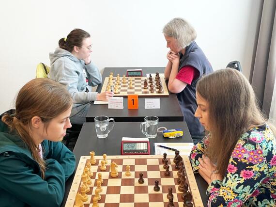 6. Runde Brett 2 (Irina Barchuk und Angelika Valkova) und Brett 1 (Jelisaweta Grebenschikowa und Marina Heil)