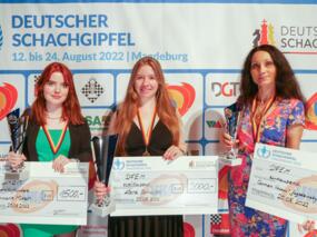 Deutsche Frauen-Einzelmeisterschaft: Annmarie Mütsch (2.), Lara Schulze (1.) und Carmen Voicu-Jagodzinsky (3.)