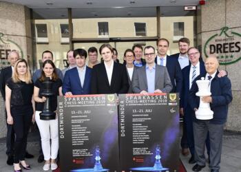 Teilnehmer, Ehrengäste und Turnierleitung des Dortmunder Schachfestes