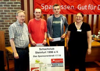Preisträger im offenen Turnier: Dirk Hummel, IM Christian Richter, FM Jasper Holtel und die Vereinsvorsitzende Carolin Schmitz