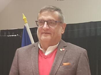 Apoldas Bürgermeister Rüdiger Eisenbrandt, im Hintergrund Jens Wolter