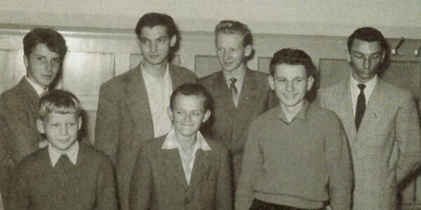 Helmut Pfleger, vorne links, wurde mit elf Jahren Oberfränkischer Jugendmeister 1955. Hinten (2.v.l.) Günter Lossa