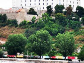 Schloss mit Donau
