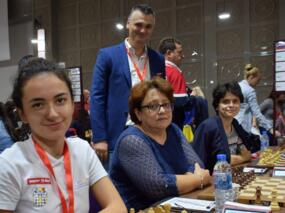 Rumänien: Miruna-Daria Lehaci, Elena-Luminita Cosma, Corina-Isabela Peptan und dahinter Kapitän Alin-Mile Berescu