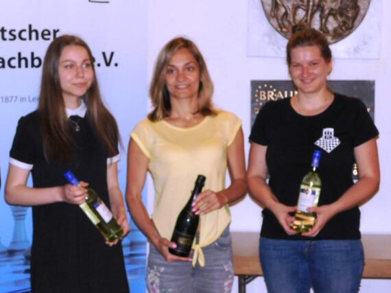 Beste Einzelspielerinnen: Angelika Valkova, WGM Karina Ambarzumowa (beide Württemberg) und WFM Stefanie Scognamiglio (Hamburg) mit je 5 aus 5!