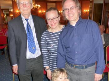 Dr. Helmut Pfleger mit Anna, Thomas und Friedrich