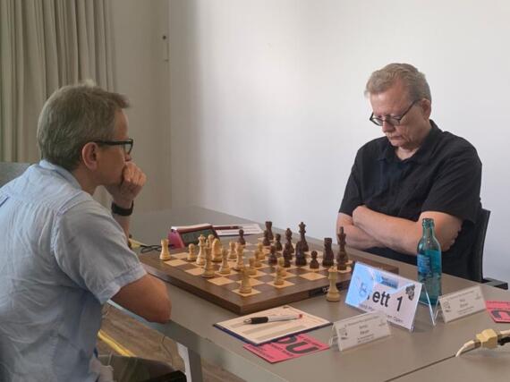Spitzenbrett der 4. Runde: Armin Meyer gegen Paul Stümer