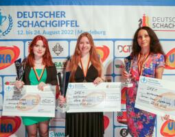 Deutsche Frauen-Einzelmeisterschaft: Annmarie Mütsch (2.), Lara Schulze (1.) und Carmen Voicu-Jagodzinsky (3.)