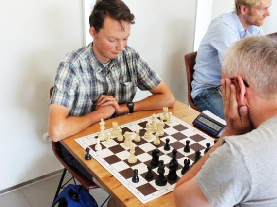 Lorenz Gauchel vom Schachklub Germering e. V. konnte gegen Sven Szalewa vom SC Starnberg punkten.
