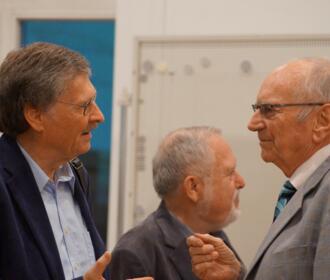 Hans-Joachim Hecht und Dr. Fritz Baumbach, im Hintergrund Dr. Gerhard Schmidt