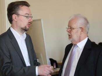 Kohlstädt mit dem Präsidenten des Schachbundesliga e.V. Markus Schäfer (links)