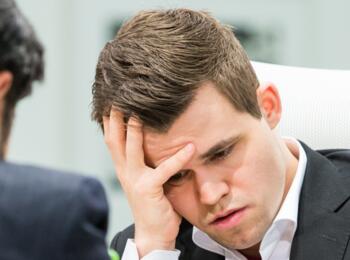 Magnus Carlsen in Partie 8