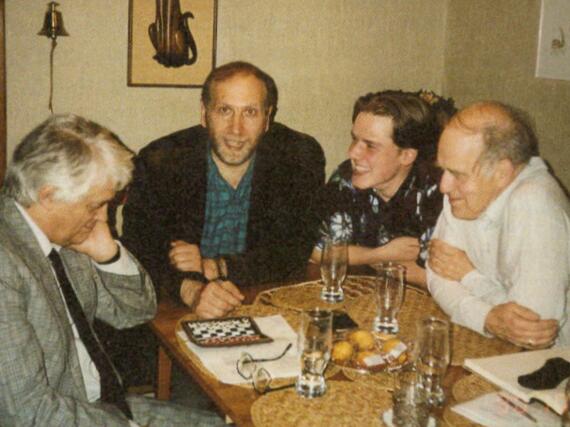 v.l.: Lothar Schmid, Bobby Fischer, Ferdinand Unzicker, Wolfgang Unzicker