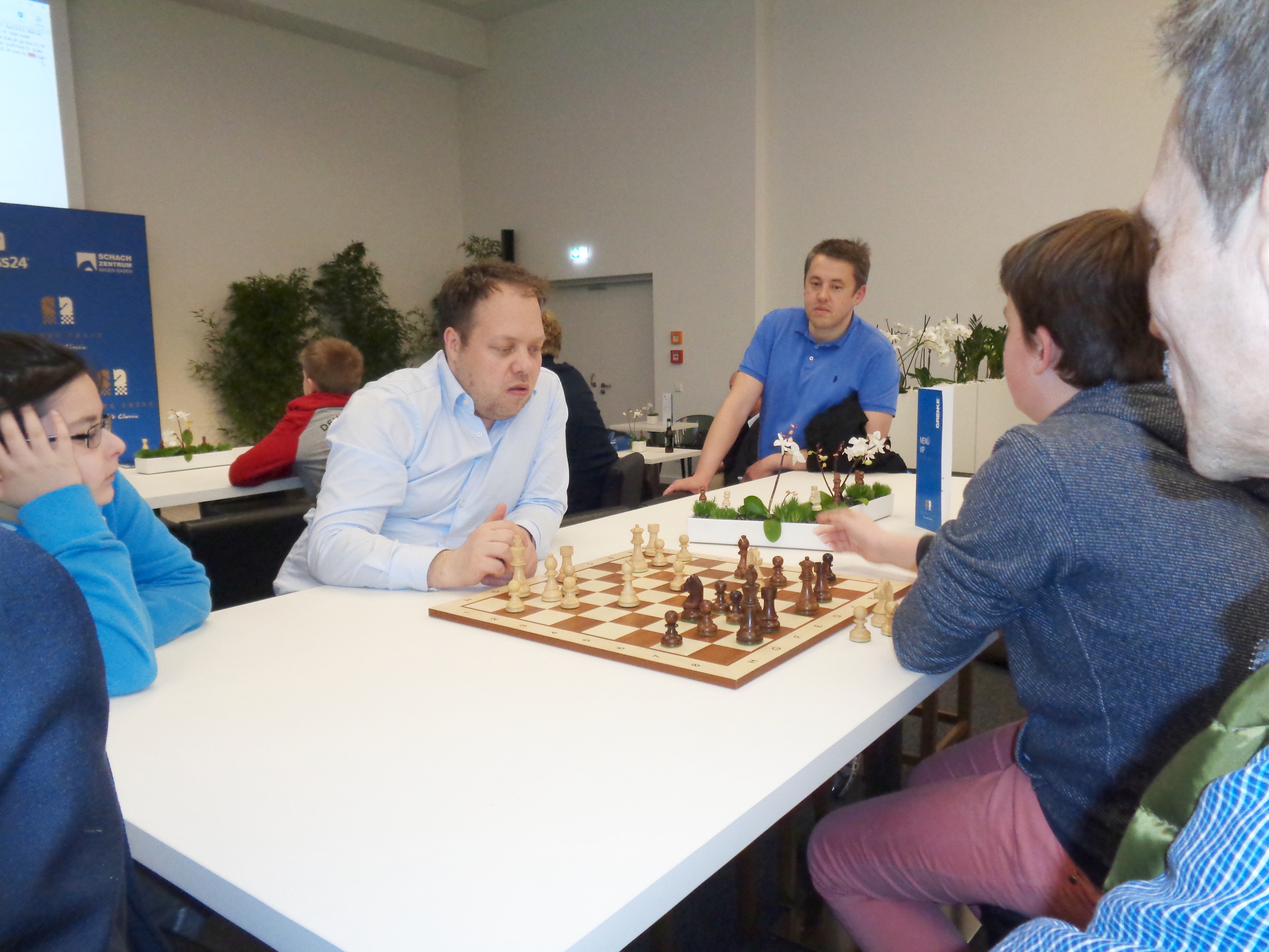 GRENKE Chess Open: Vincent Keymer stellt Magnus Carlsen in den Schatten -  Deutscher Schachbund - Schach in Deutschland