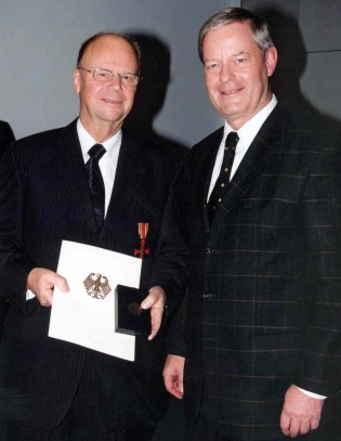Dr. Heinz Meyer (l.) und Innenminister Klaus Buß
