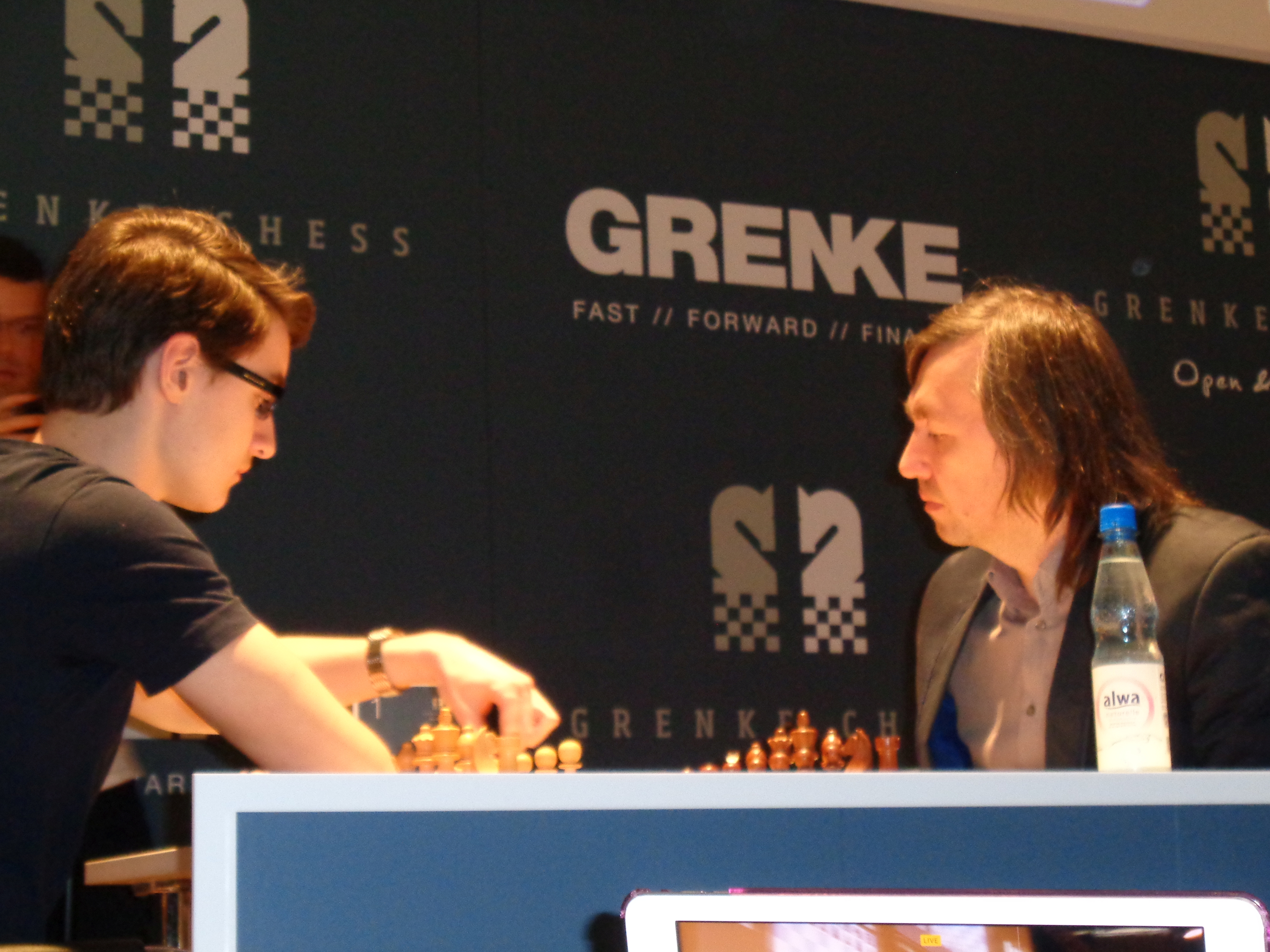 GRENKE Chess Open: Vincent Keymer stellt Magnus Carlsen in den Schatten -  Deutscher Schachbund - Schach in Deutschland