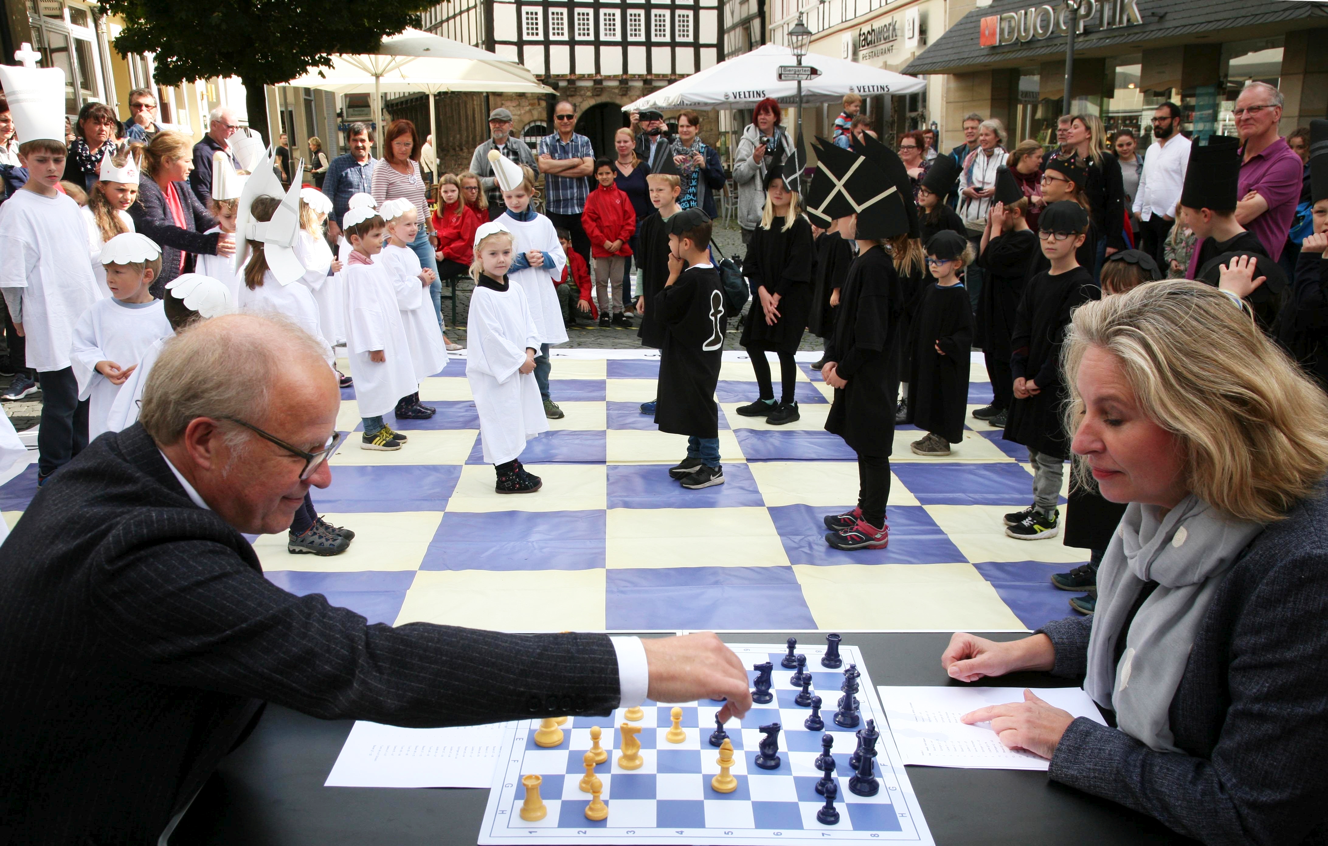 Lebendiges Schach in der Hattinger Altstadt