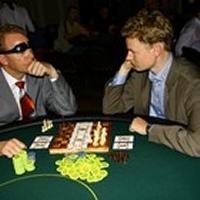 Jan Gustafsson (rechts) bei Poker und Schach