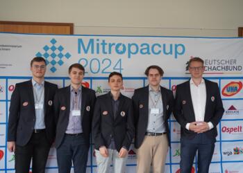 Frederik Svane, Rasmus Svane, Dmitrij Kollars, Matthias Blübaum und Kapitän Jan Gustafsson haben den Mitropacup 2024 gewonnen. Auf dem Bild fehlt Alexander Donchenko.