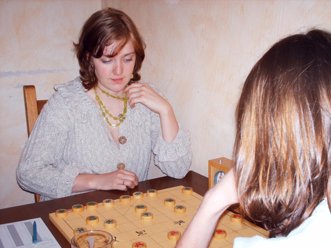 Die Frauenquote war sehr hoch - im Vergleich zum Schach. Lea Schmidt (Nürnberg) gegen Stephan Bradler (Braunschweig)